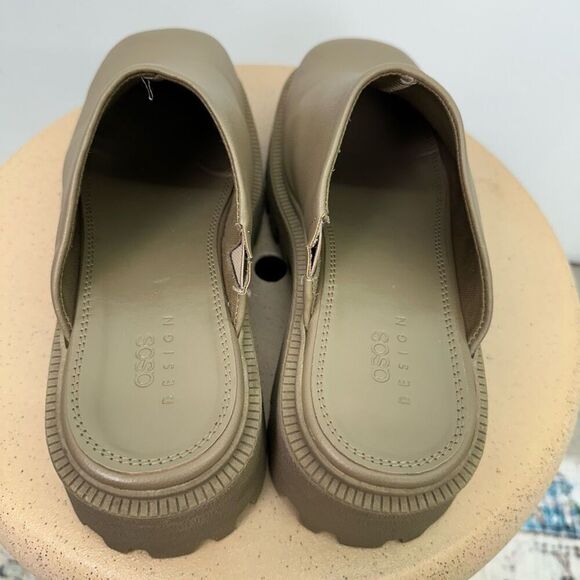 ASOS Design Women’s Marvin Chunky Flat Mules in Khaki Tan - Picture 6 of 10